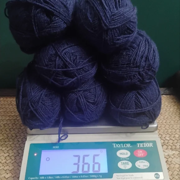 Bucilla Perlette Twist Yarn - 7 skeins in Violet Blue - Picture 3 of 10